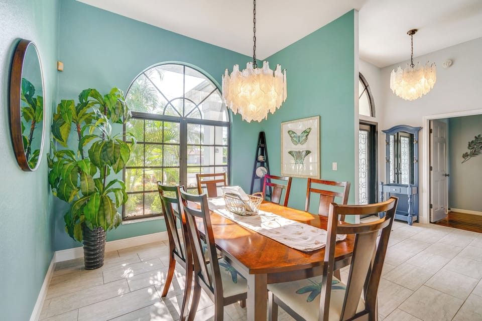 Dining Area | Dishware & Flatware Provided