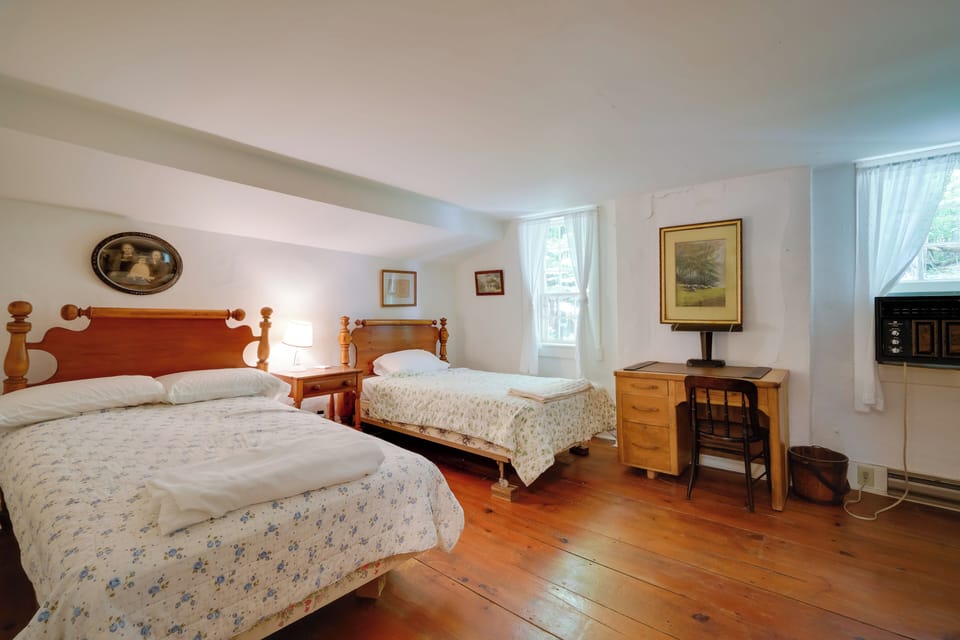 Bedroom 1 | 2 Twin Beds | 3rd Floor