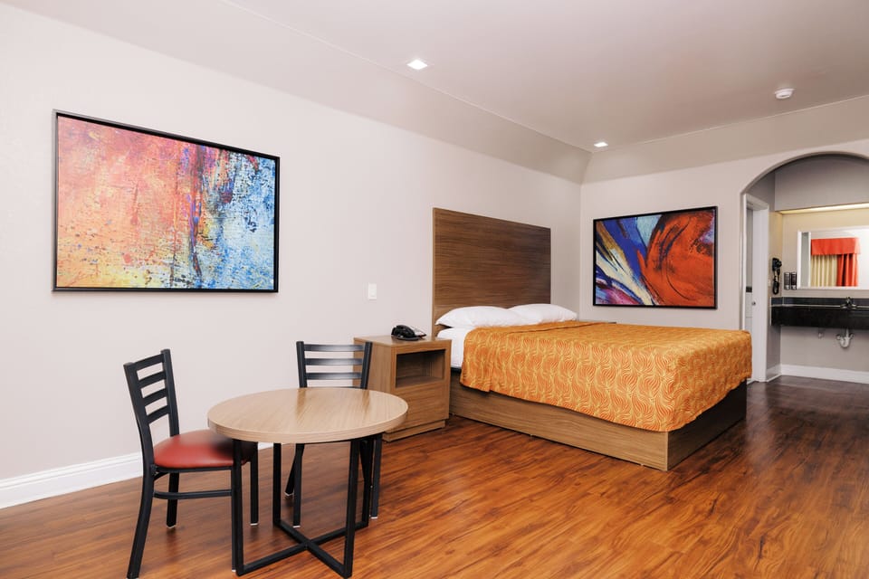 Standard Room | WiFi (free), bed sheets