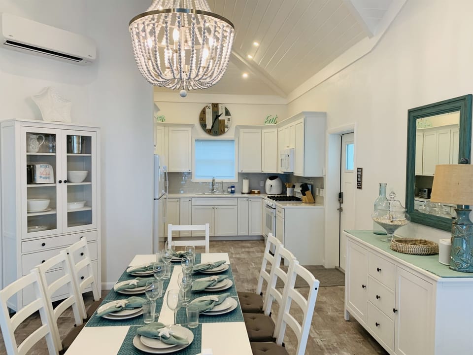 Dining table expands for 8 guests