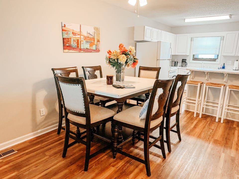 Enjoy a meal in! Dining table seats 6. 