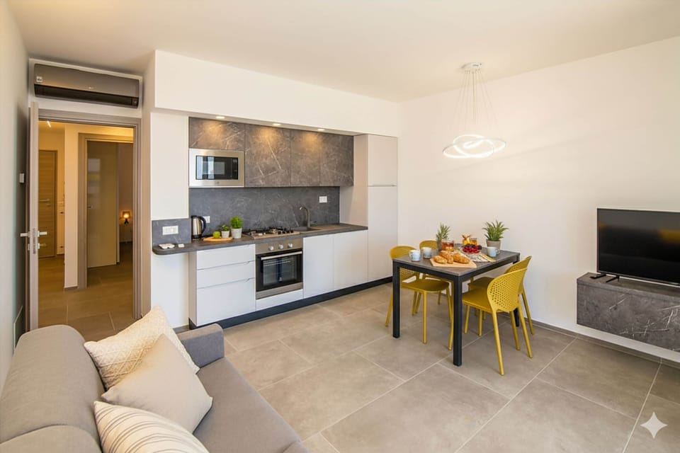 Apartment, 1 Bedroom | Private kitchen | Fridge, oven, stovetop, cookware/dishes/utensils