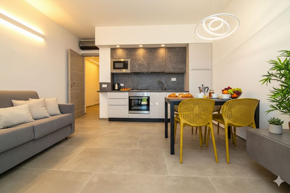 Apartment, 1 Bedroom | Private kitchen | Fridge, oven, stovetop, cookware/dishes/utensils