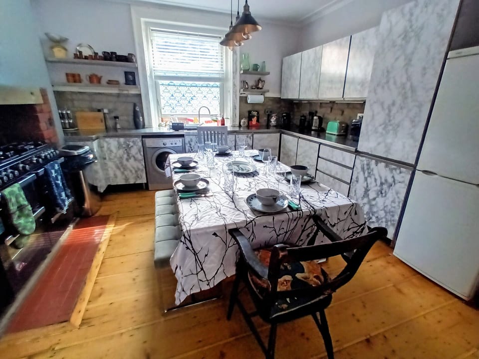 House | Private kitchen | Fridge, microwave, oven, stovetop