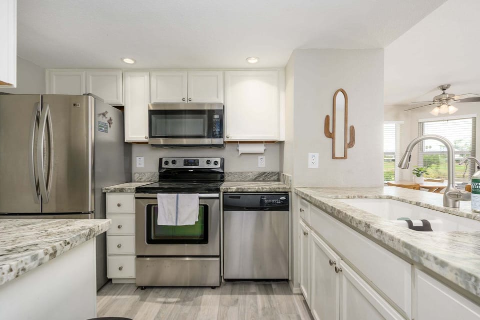 Condo, 2 Bedrooms | Private kitchen | Fridge, oven, coffee/tea maker, toaster