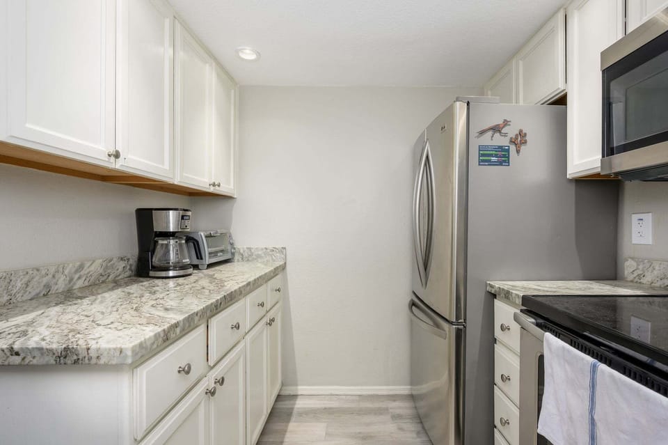 Condo, 2 Bedrooms | Private kitchen | Fridge, oven, coffee/tea maker, toaster