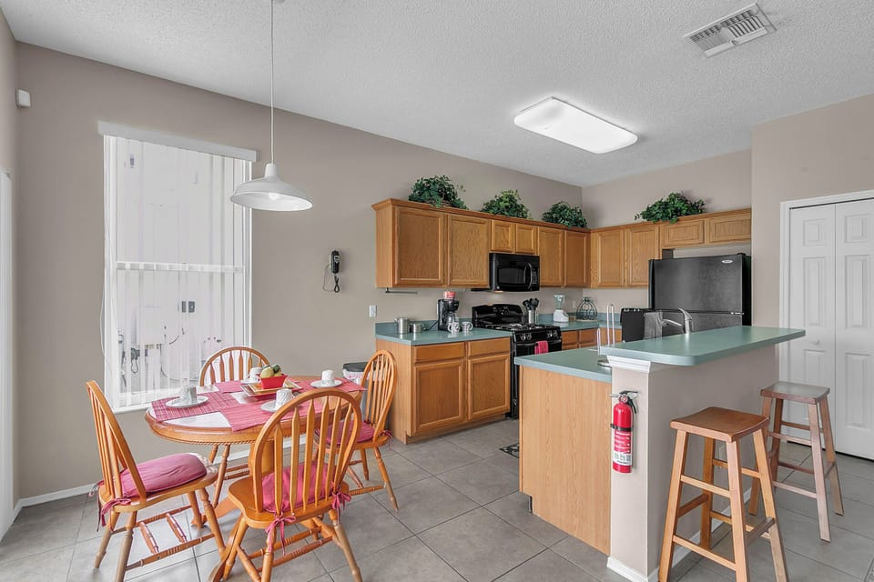 House, Multiple Beds, Pool Access, Pool View (Goofy's Golf Retreat) | Dining