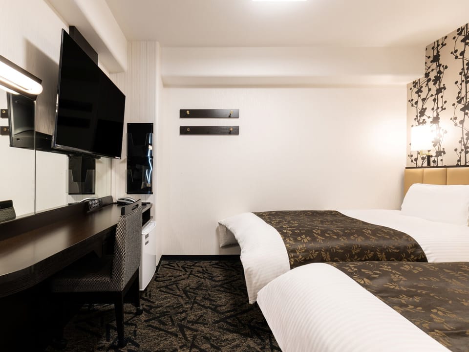 Twin Beds Room, Non Smoking | Down comforters, desk, free WiFi