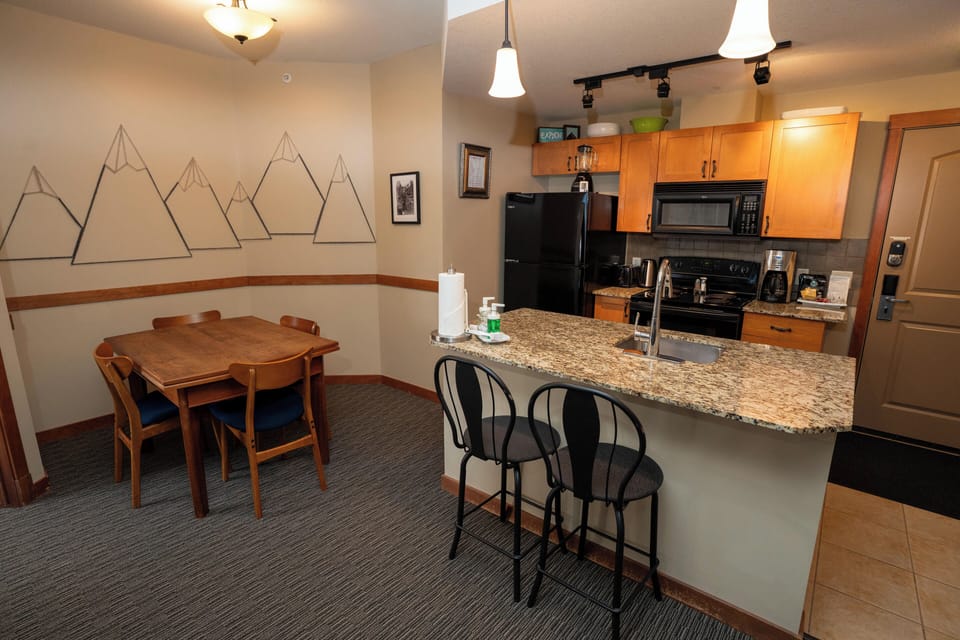 Dining area and extra seating at the breakfast bar