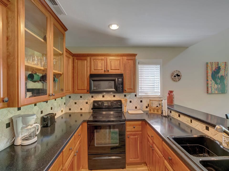 Kitchen--- Custom Backsplash