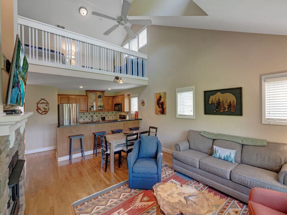 Open Floor Plan--- Cathedral Ceilings, Loft Area