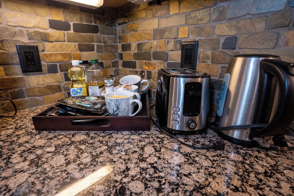 Kettle and two-slice toaster