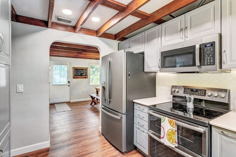 Double oven! Perfect for dinners in
