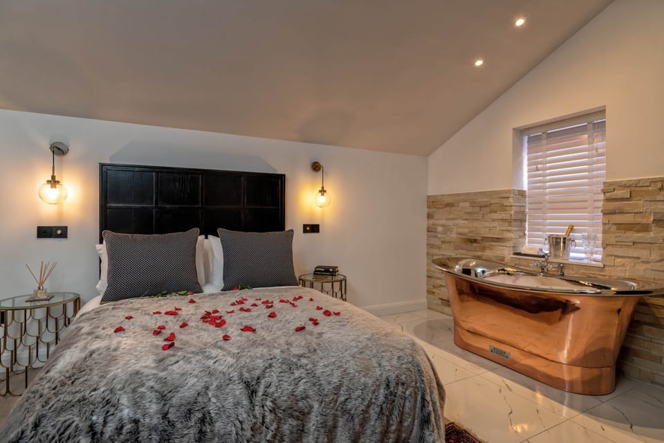 Deep sprung mattress plus copper tub luxury