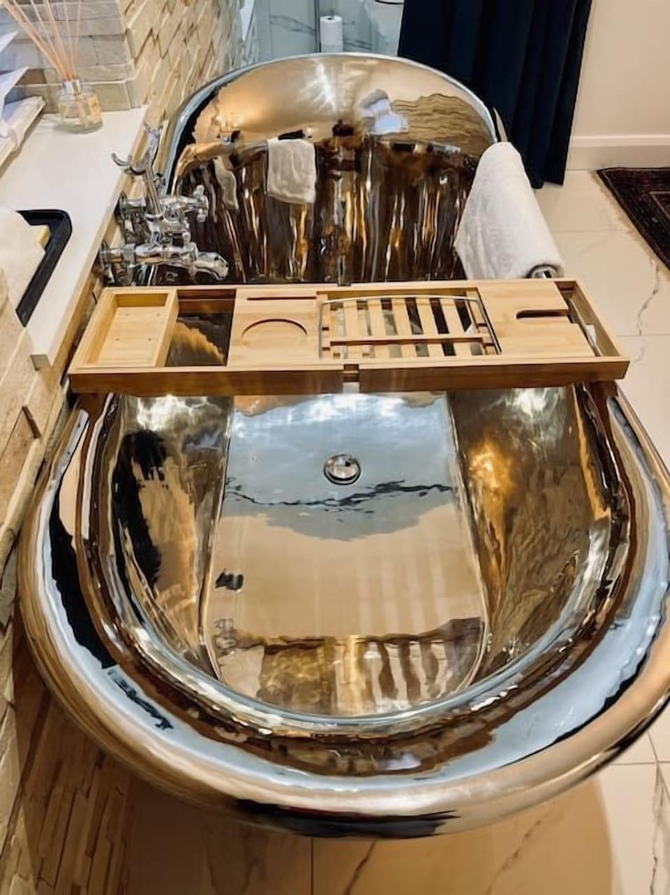 Super sized copper tub for total relaxation
