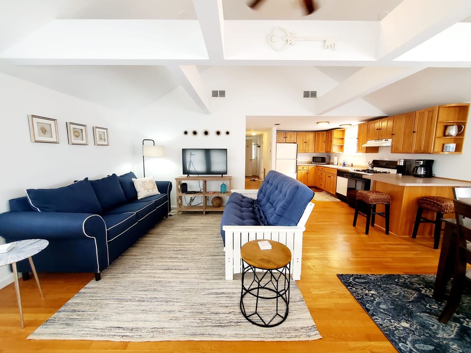 Open, light, bright space to enjoy and relax!