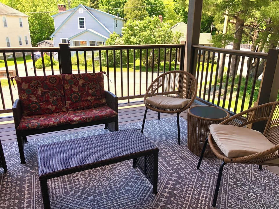 Large back deck 