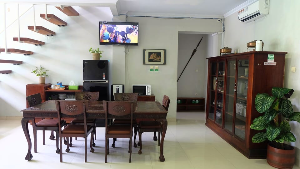 Family Villa, 6 Bedrooms | In-room dining
