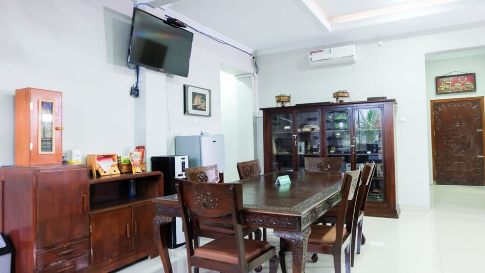 Family Villa, 6 Bedrooms | In-room dining