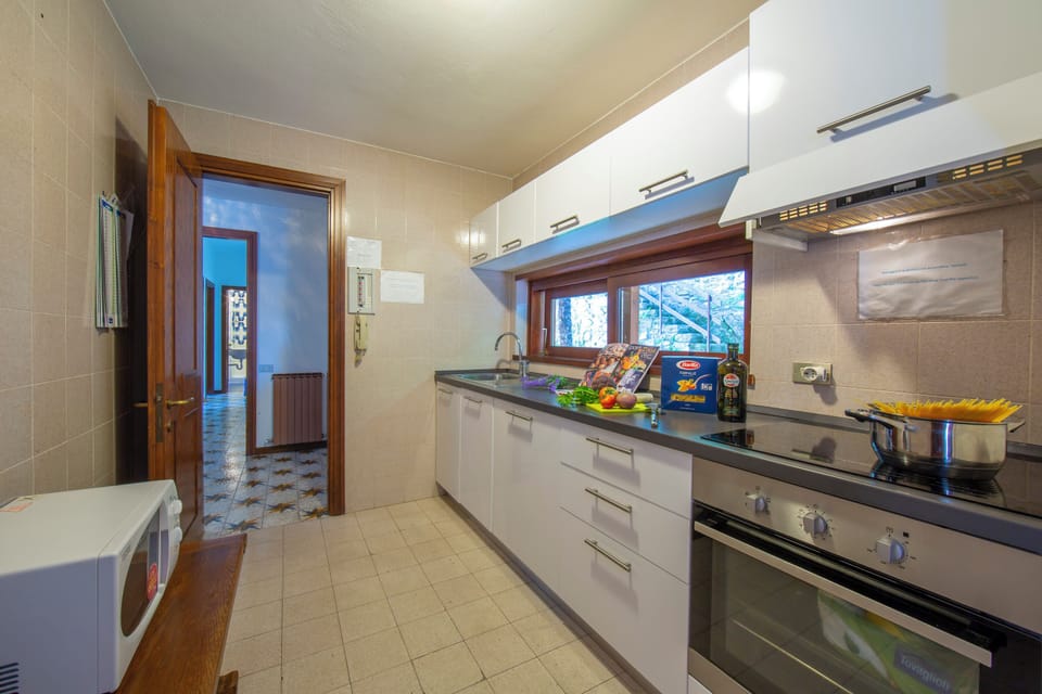 Family Villa, Multiple Bedrooms, 2 Bathrooms, Lakeside (Villa Marilyn) | Private kitchen | Microwave, oven, stovetop, dishwasher