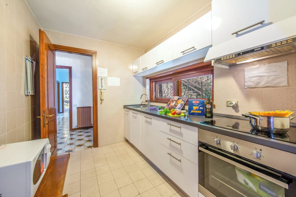 Family Villa, Multiple Bedrooms, 2 Bathrooms, Lakeside (Villa Marilyn) | Private kitchen | Microwave, oven, stovetop, dishwasher
