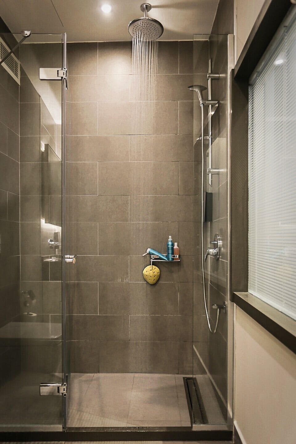 Deluxe Double Room | Bathroom | Shower, hair dryer, slippers, towels