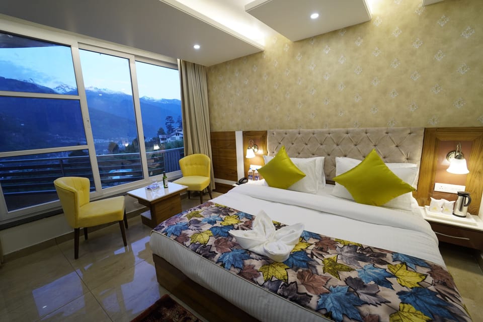 Deluxe Room, Balcony | Premium bedding, minibar, individually decorated, individually furnished