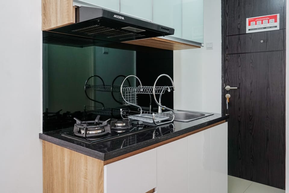 Room | Private kitchen | Fridge, stovetop, cookware/dishes/utensils