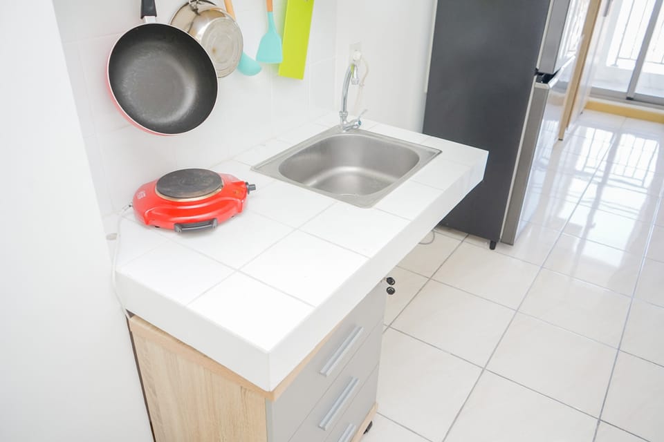 Room | Private kitchen | Fridge, stovetop, cookware/dishes/utensils