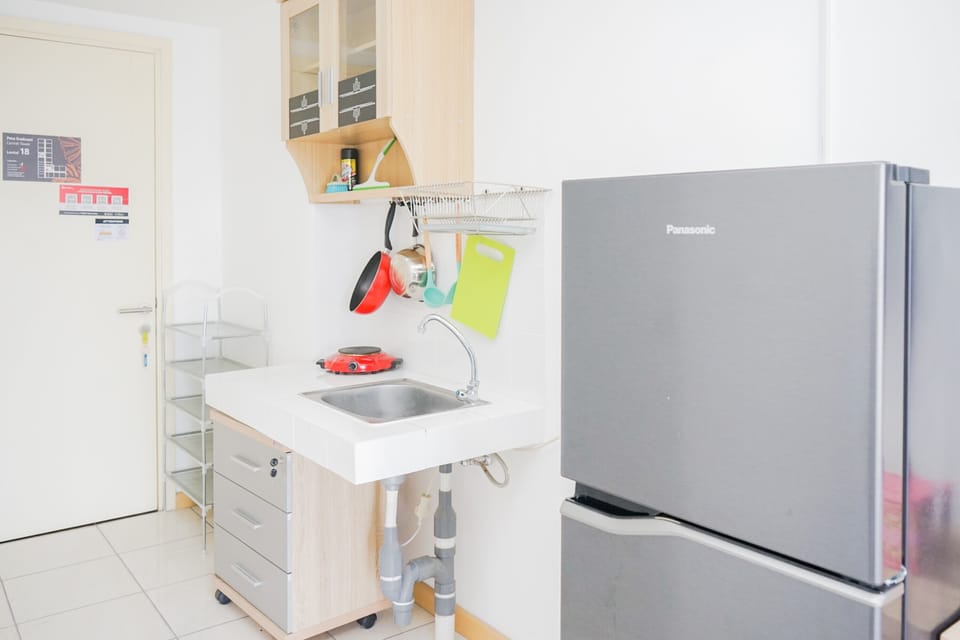 Room | Private kitchen | Fridge, stovetop, cookware/dishes/utensils