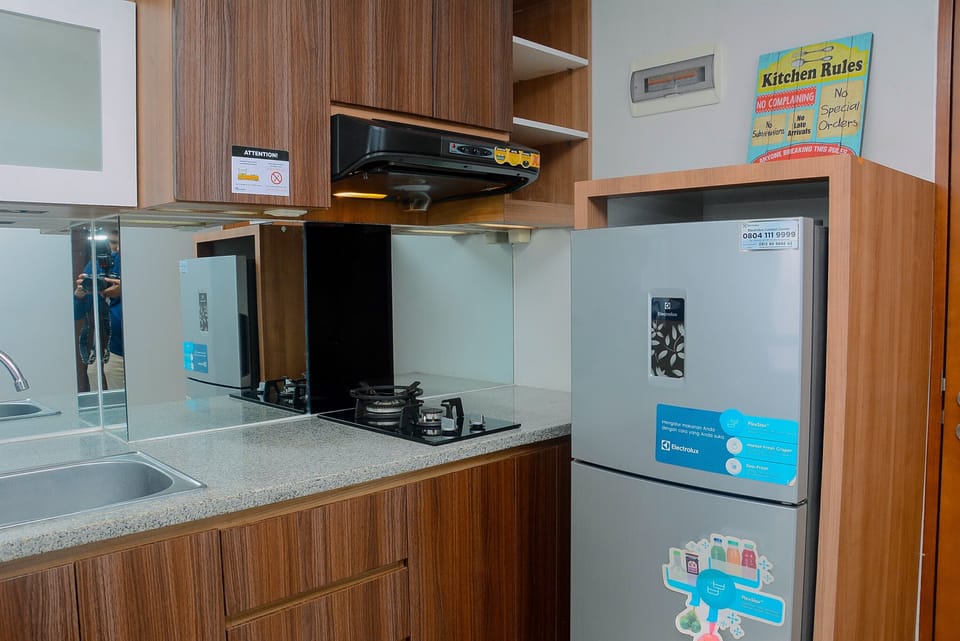 Room | Private kitchen | Fridge, microwave, stovetop, cookware/dishes/utensils