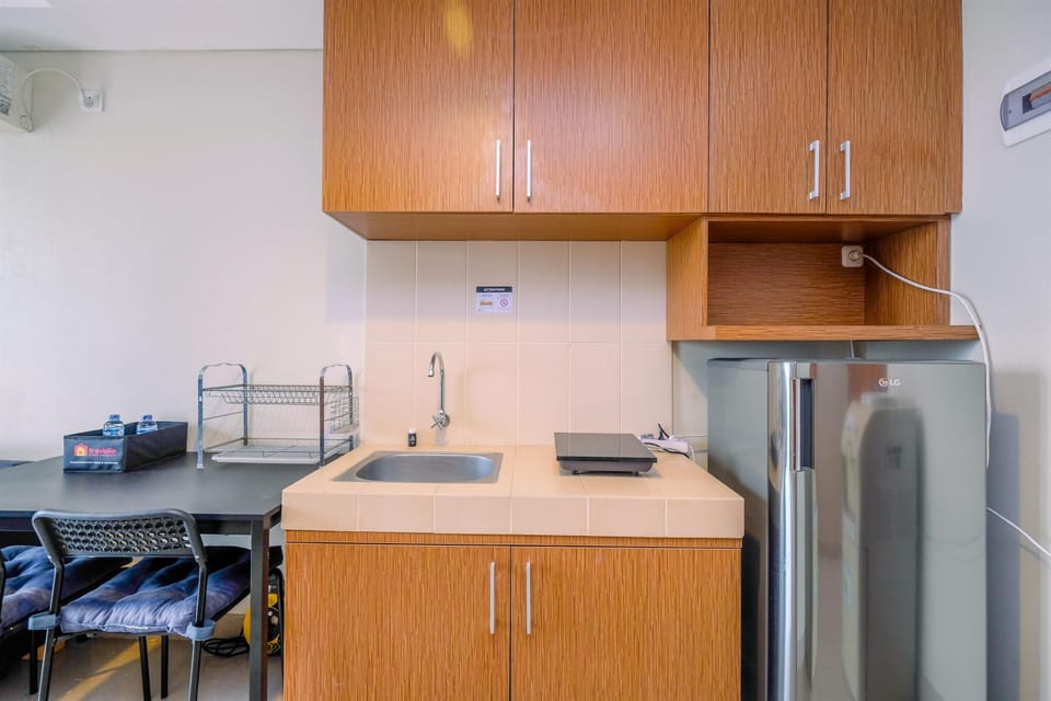 Room | Private kitchen | Fridge, microwave, stovetop, electric kettle