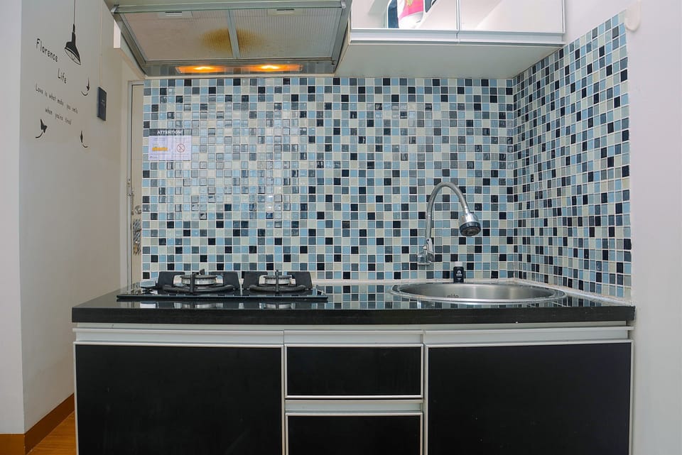 Room | Private kitchen | Fridge, stovetop, cookware/dishes/utensils