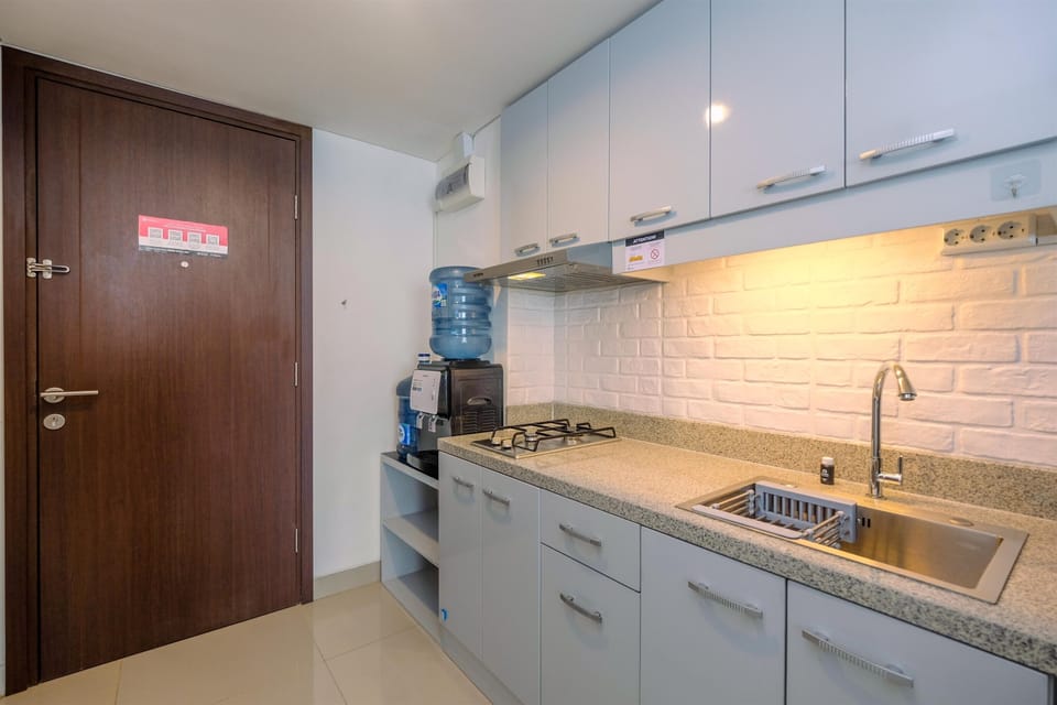 Room | Private kitchen | Fridge, stovetop, cookware/dishes/utensils