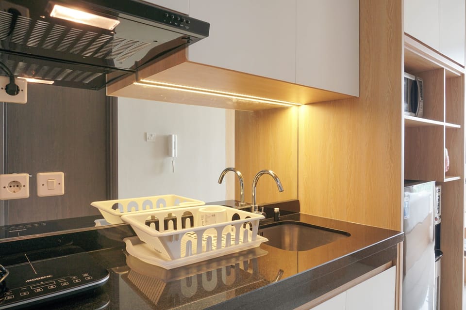 Room | Private kitchen | Fridge, stovetop, cookware/dishes/utensils