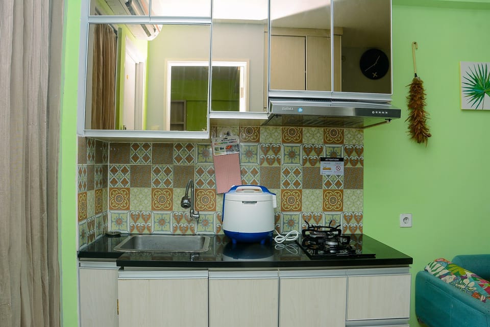 Room | Private kitchen | Fridge, stovetop, cookware/dishes/utensils