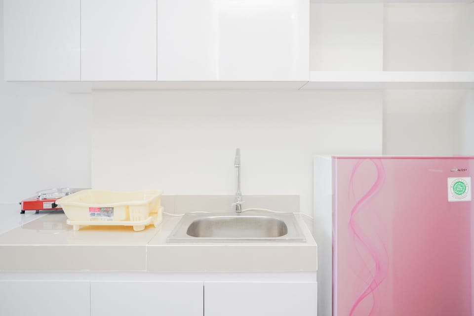 Room | Private kitchen | Fridge, stovetop, cookware/dishes/utensils