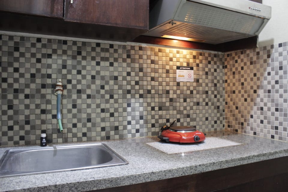 Room | Private kitchen | Fridge, stovetop, dishwasher, cookware/dishes/utensils