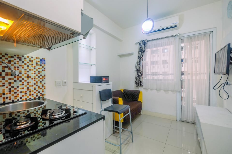 Room | Private kitchen | Fridge, stovetop, cookware/dishes/utensils