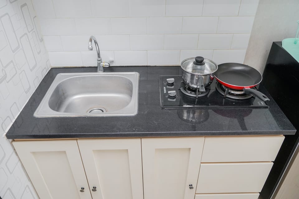 Room | Private kitchen | Fridge, stovetop, cookware/dishes/utensils