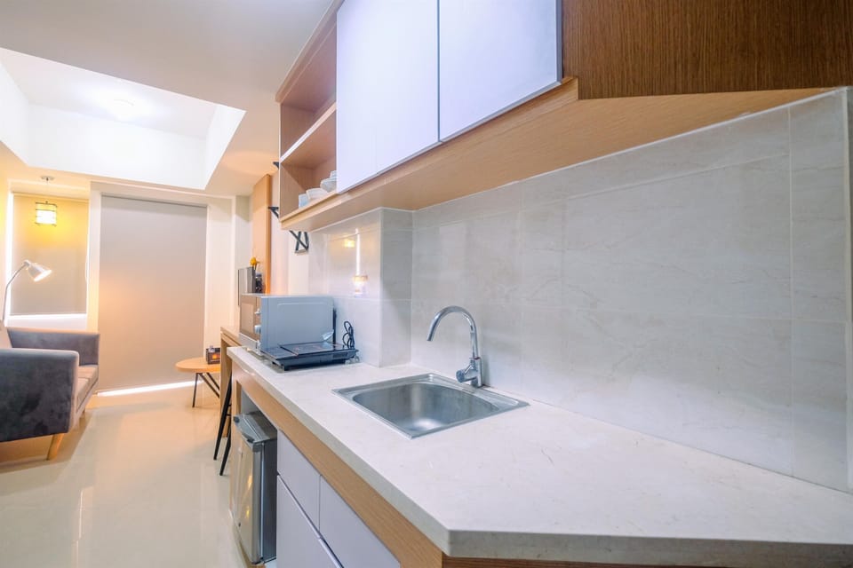 Room | Private kitchen | Fridge, microwave, stovetop, electric kettle