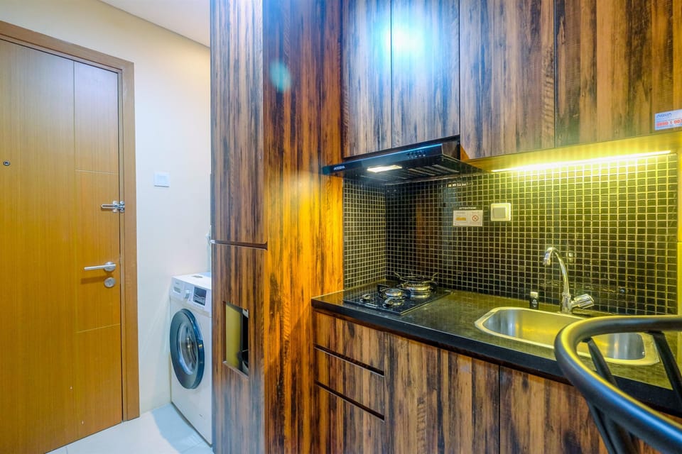 Room | Private kitchen | Fridge, stovetop, cookware/dishes/utensils
