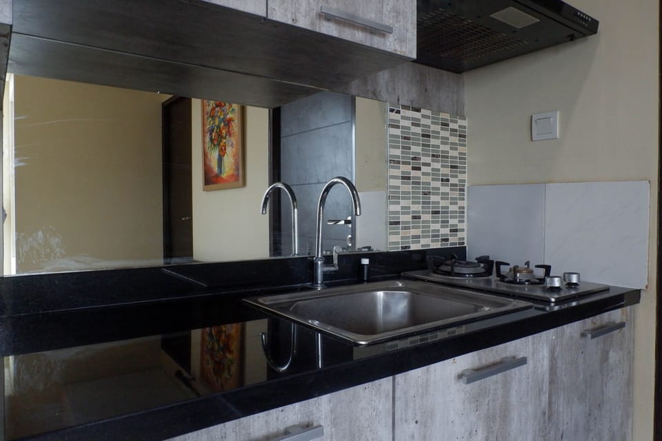 Room | Private kitchen | Fridge, stovetop, cookware/dishes/utensils