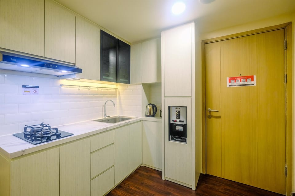 Room | Private kitchen | Fridge, stovetop, cookware/dishes/utensils