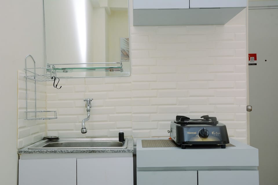 Room | Private kitchen | Fridge, stovetop, cookware/dishes/utensils