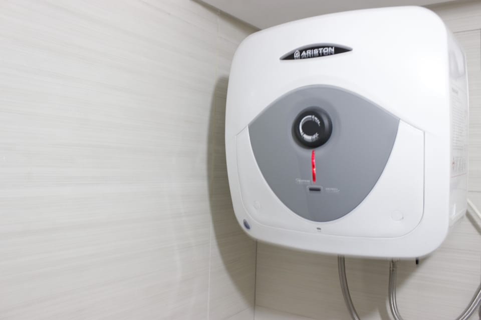 Room | Bathroom | Shower, free toiletries, towels