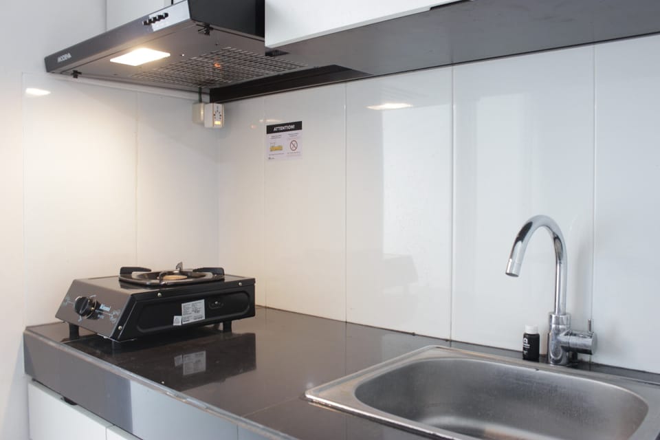 Room | Private kitchen | Fridge, stovetop, cookware/dishes/utensils