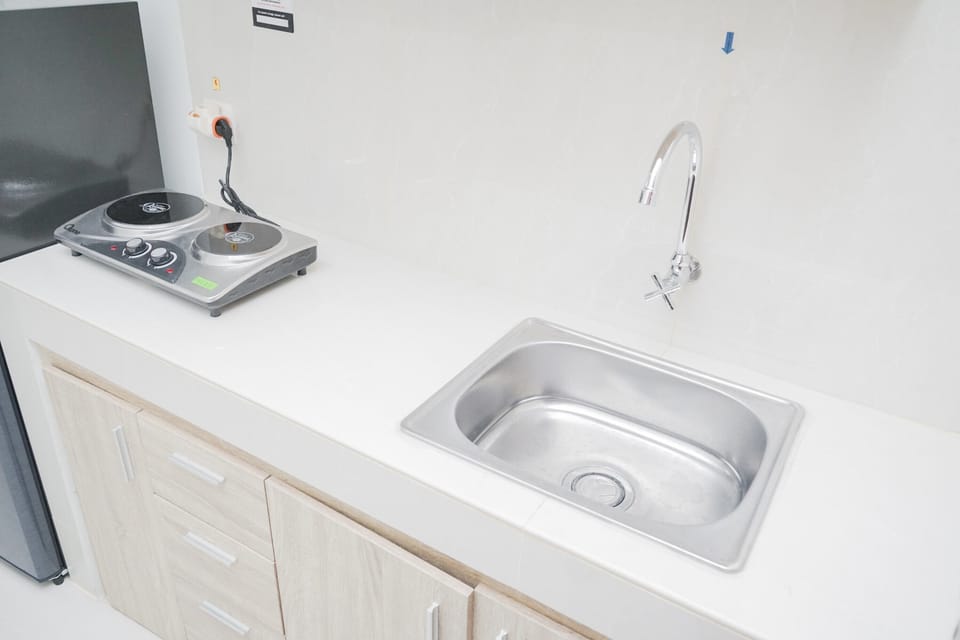 Room | Private kitchen | Fridge, stovetop, cookware/dishes/utensils