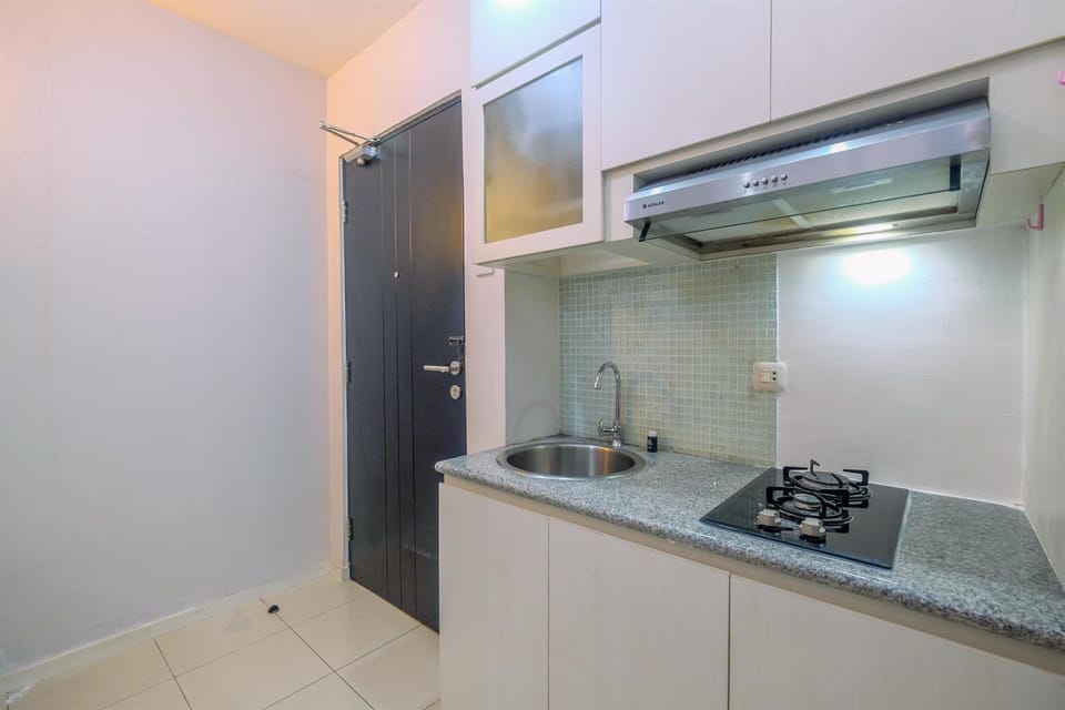 Room | Private kitchen | Fridge, stovetop, cookware/dishes/utensils