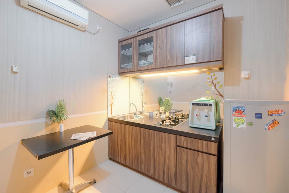 Room | Private kitchen | Fridge, stovetop, cookware/dishes/utensils